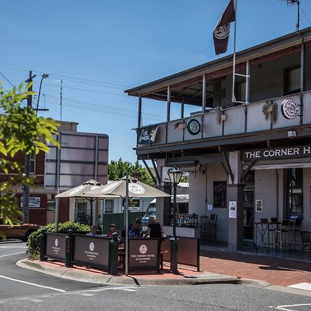 The Corner Hotel Alexandra Exterior foto