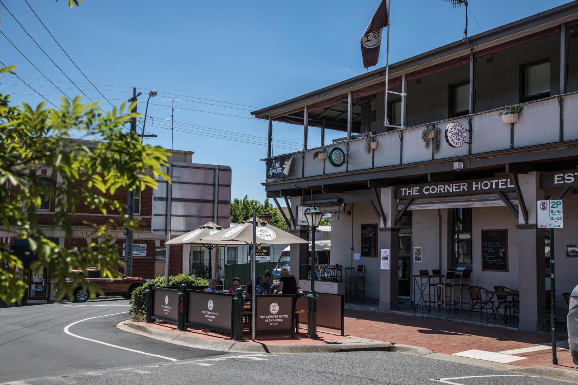 The Corner Hotel Alexandra Exterior foto